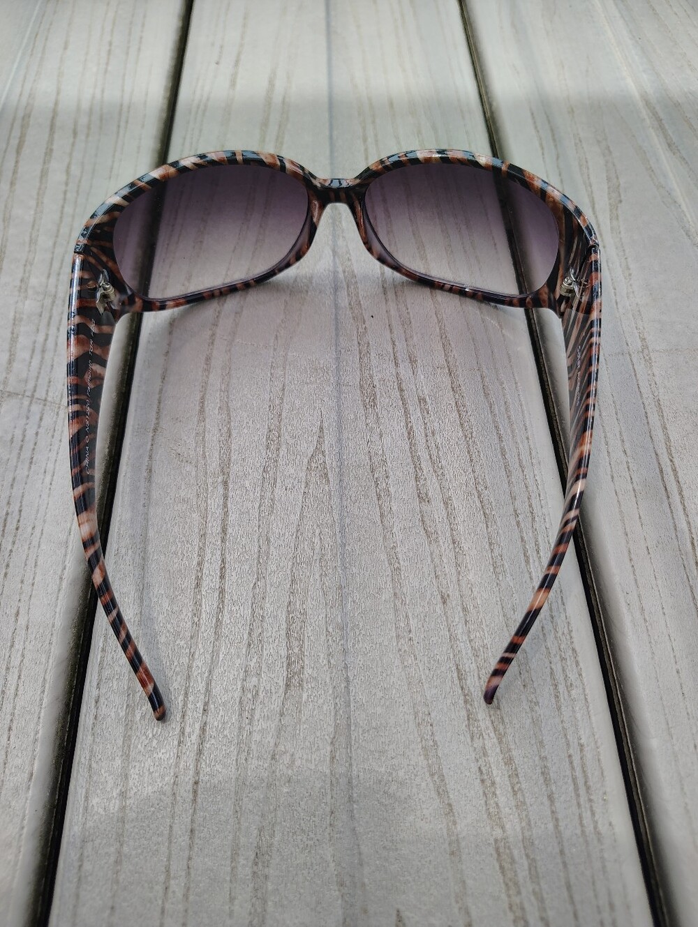 Women's Black Sunglasses with Gradient Lenses - Picture 4 of 4